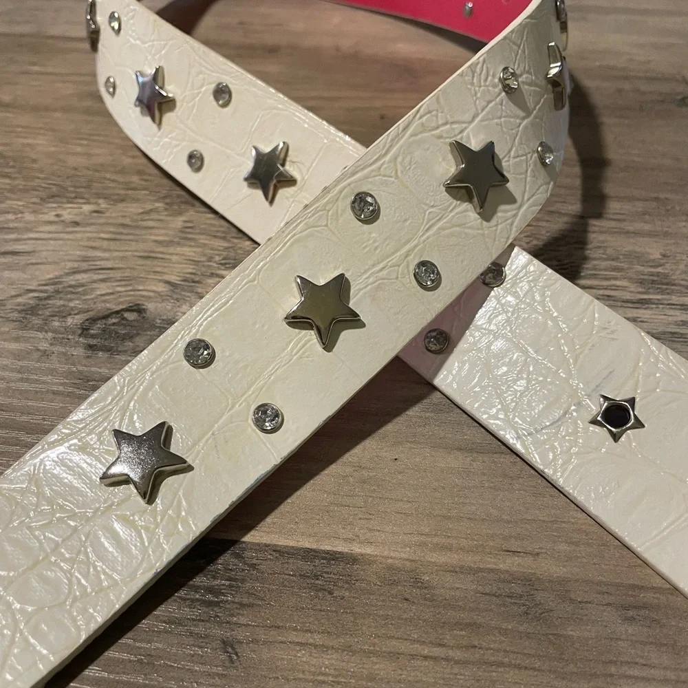 Guess white faux leather biker rocker belt w silver stars and Rhinestone accents